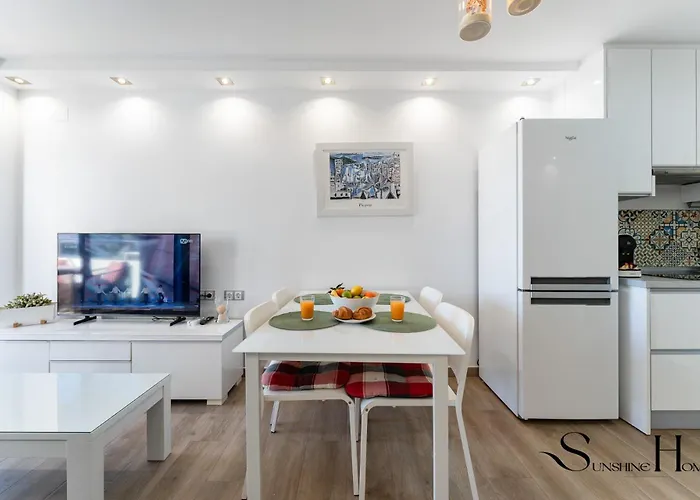 With Terrace & Sea View Ref050 Appartamento