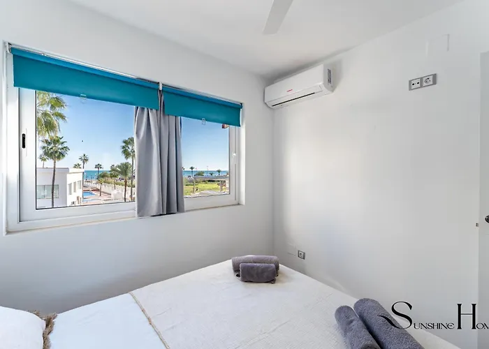 With Terrace & Sea View Ref050 Appartamento Torremolinos